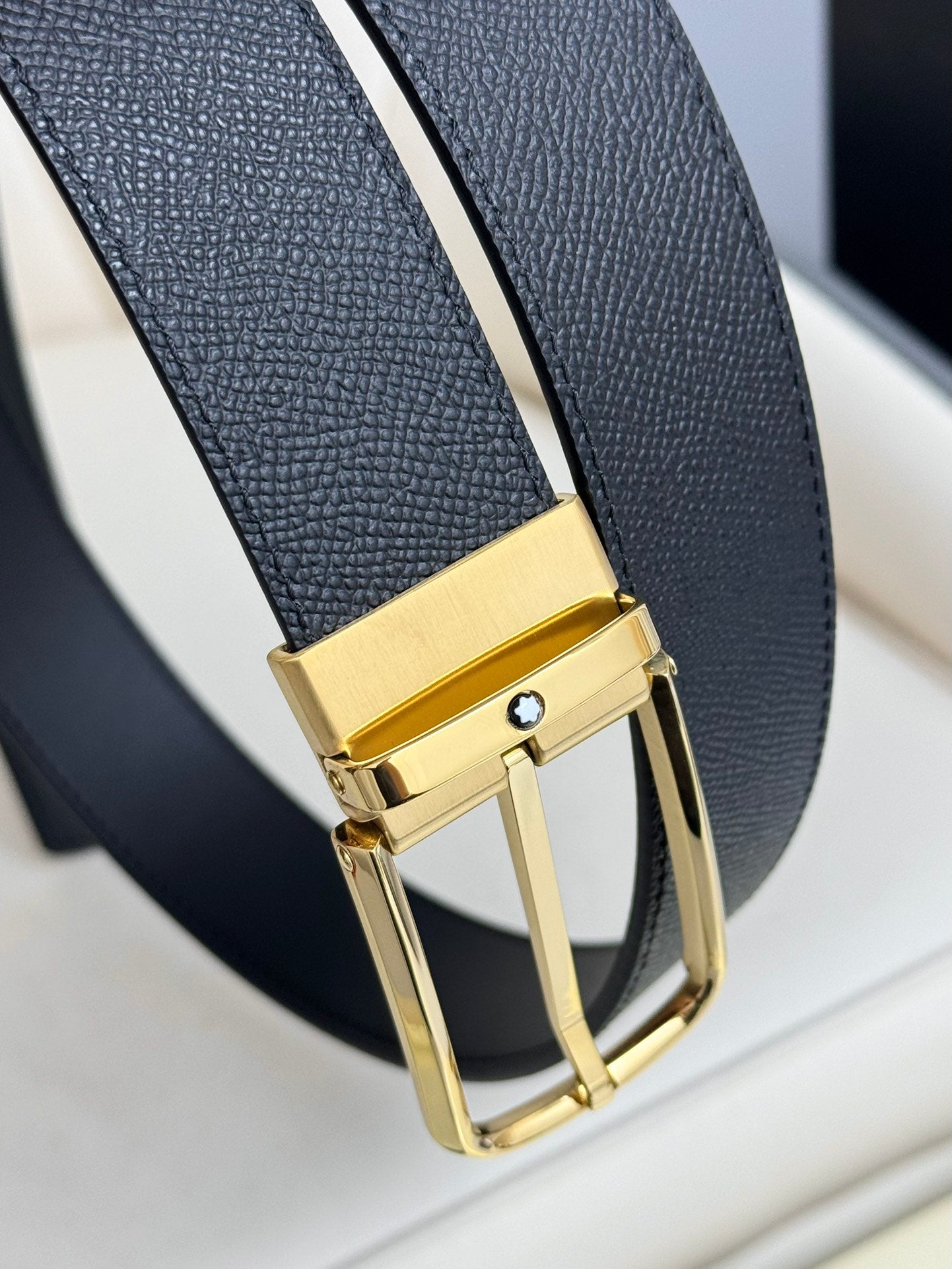 155RA235PDE Stylish  High quality belt With full package