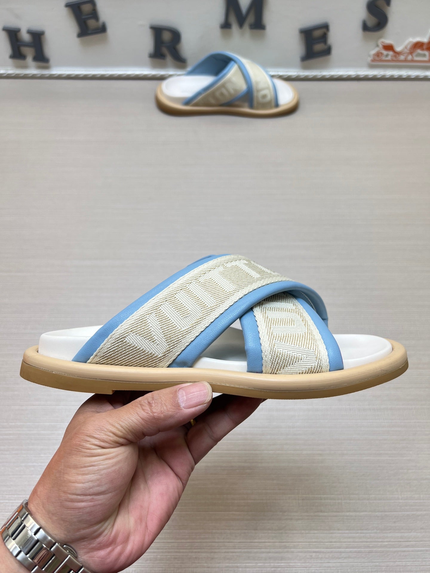 535ZE271ZDE Stylish Slippers