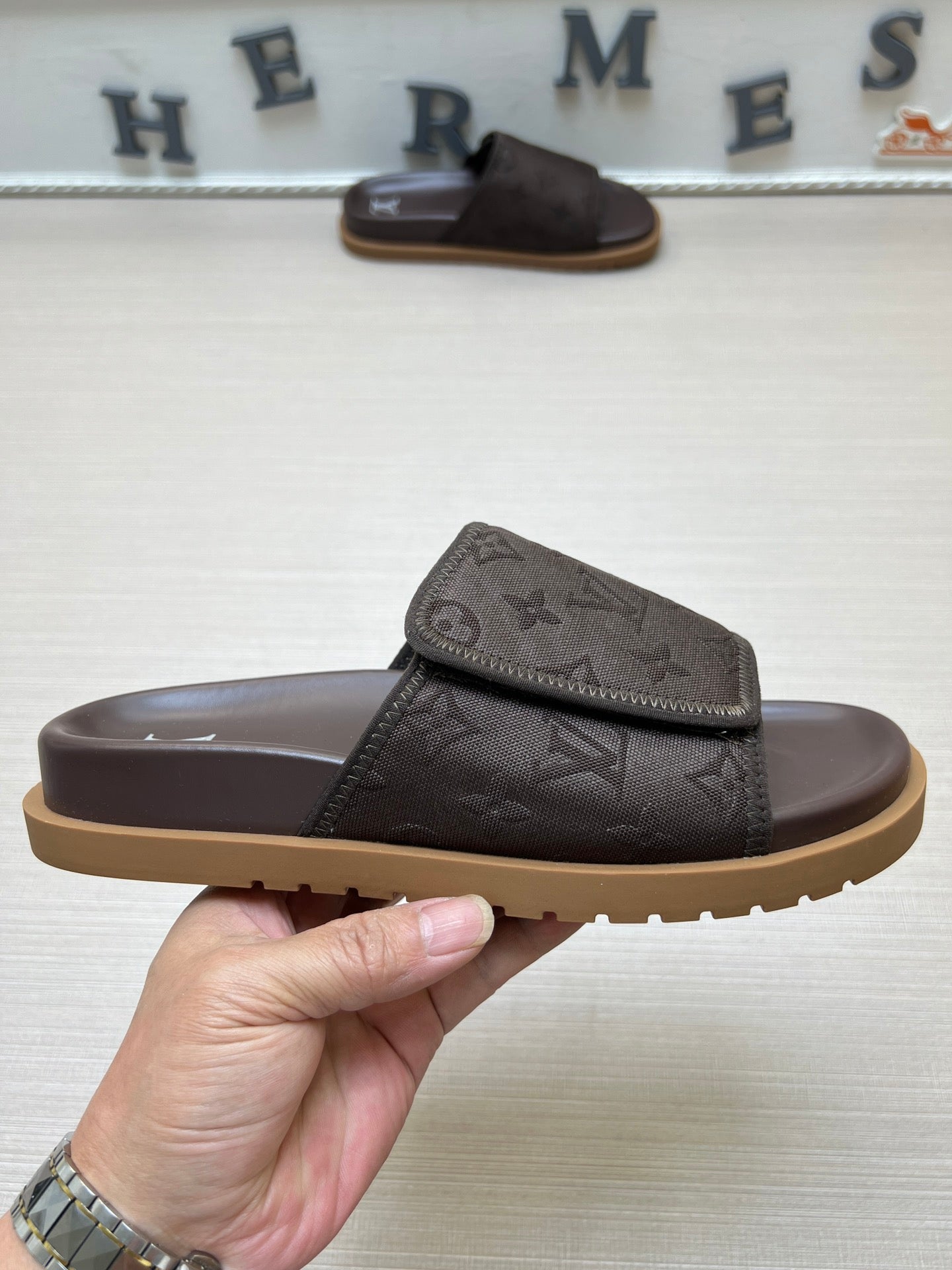 54E14ZDE Stylish slippers