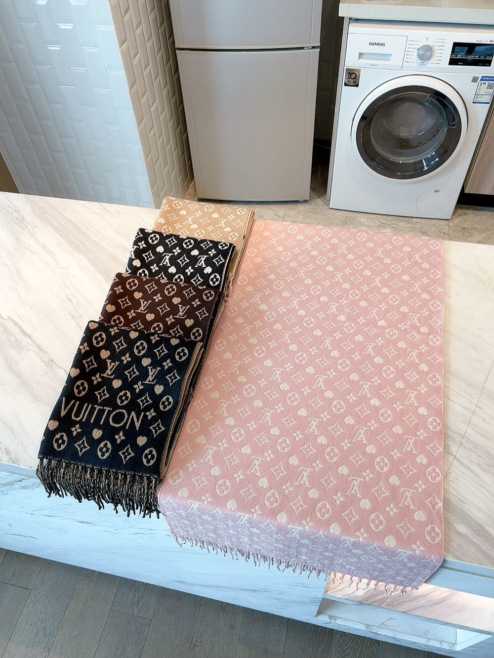 185ZE11WDE Stylish Winter Scarves