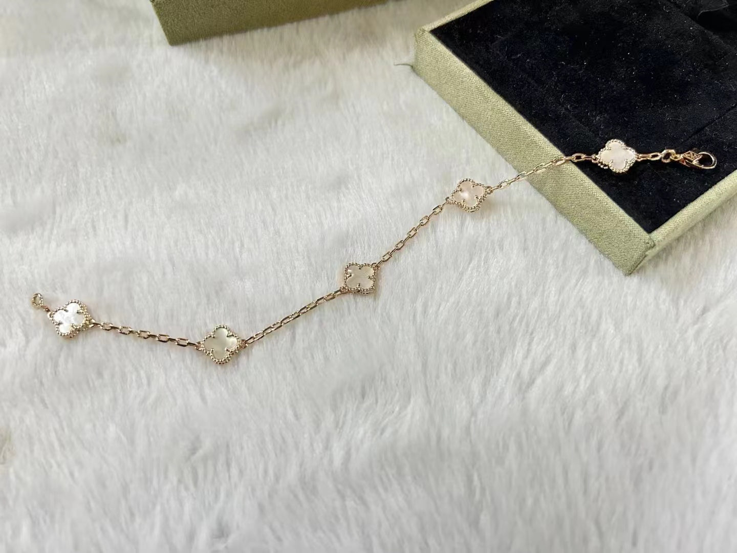 5XVA183KDE Stylishbracelets 6 flowers mini size 0.9cm flower