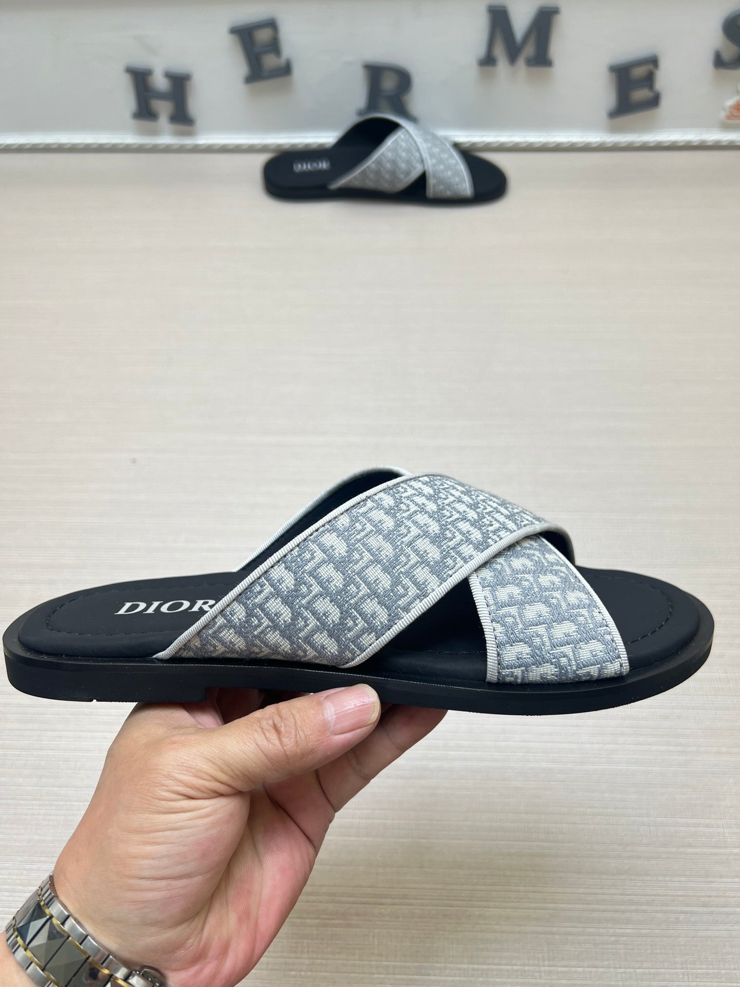 54D81ZDE Stylish slippers