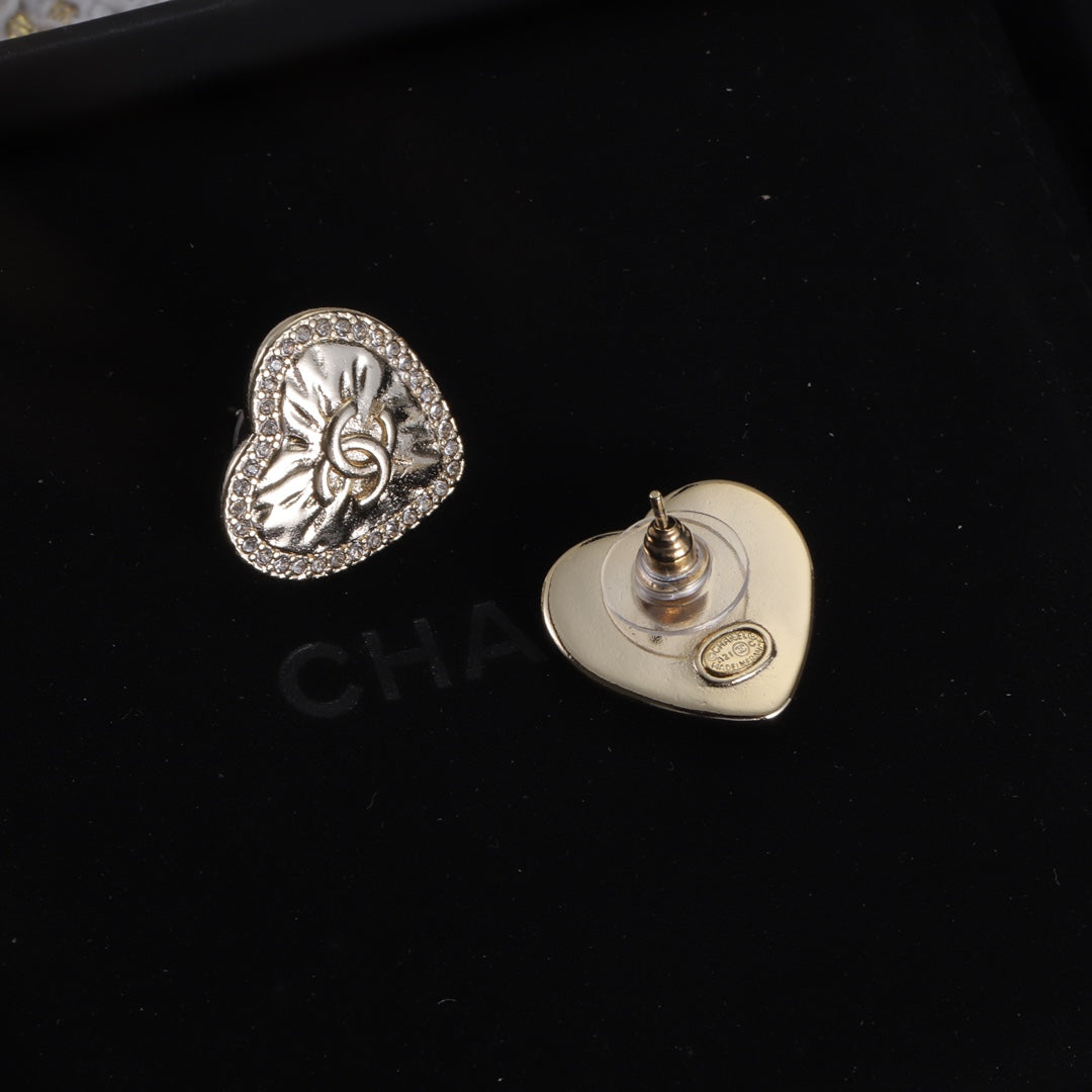 14C13EDE Stylish Earrings