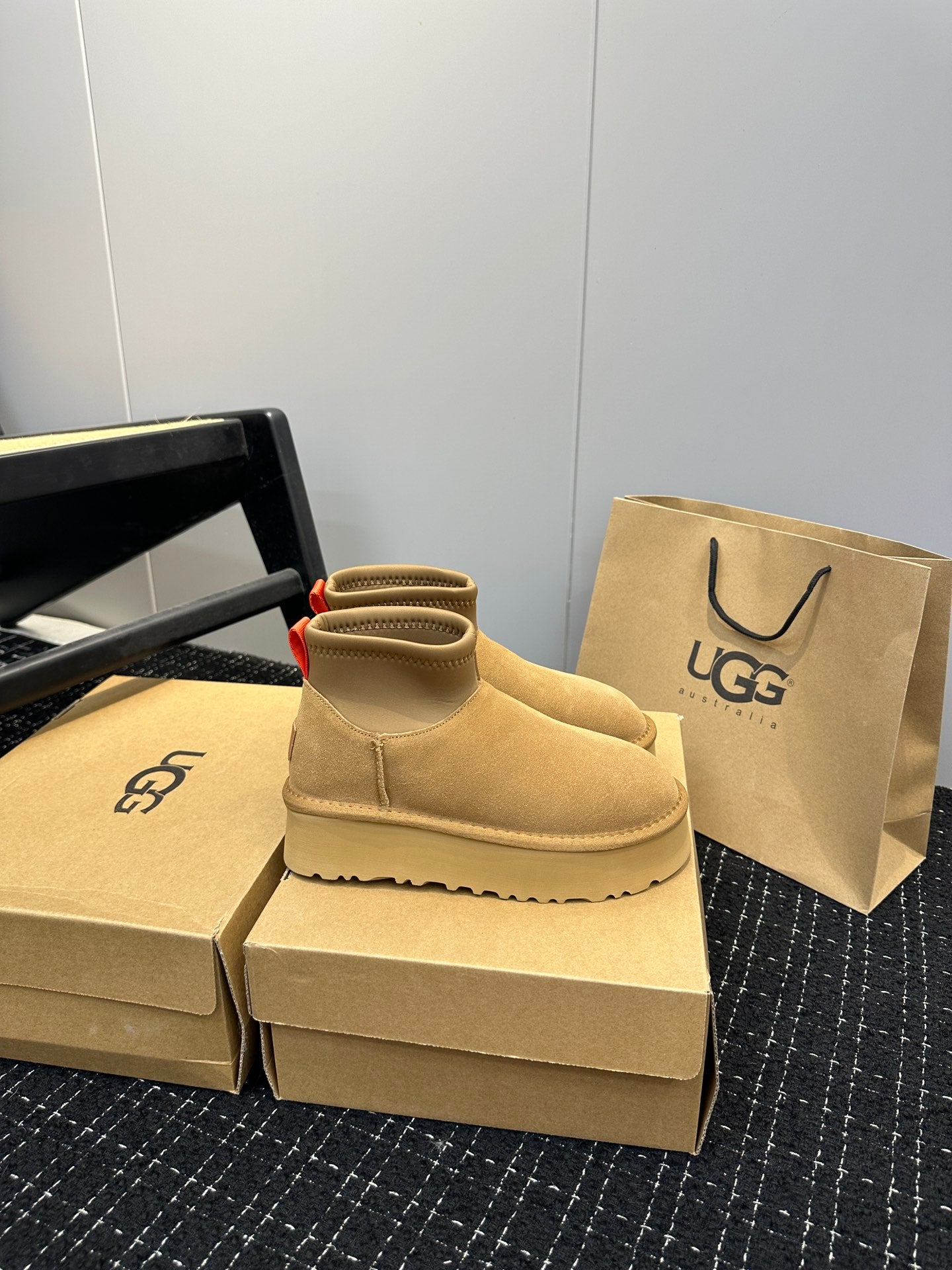 1LU8ZDE Stylish snow boots