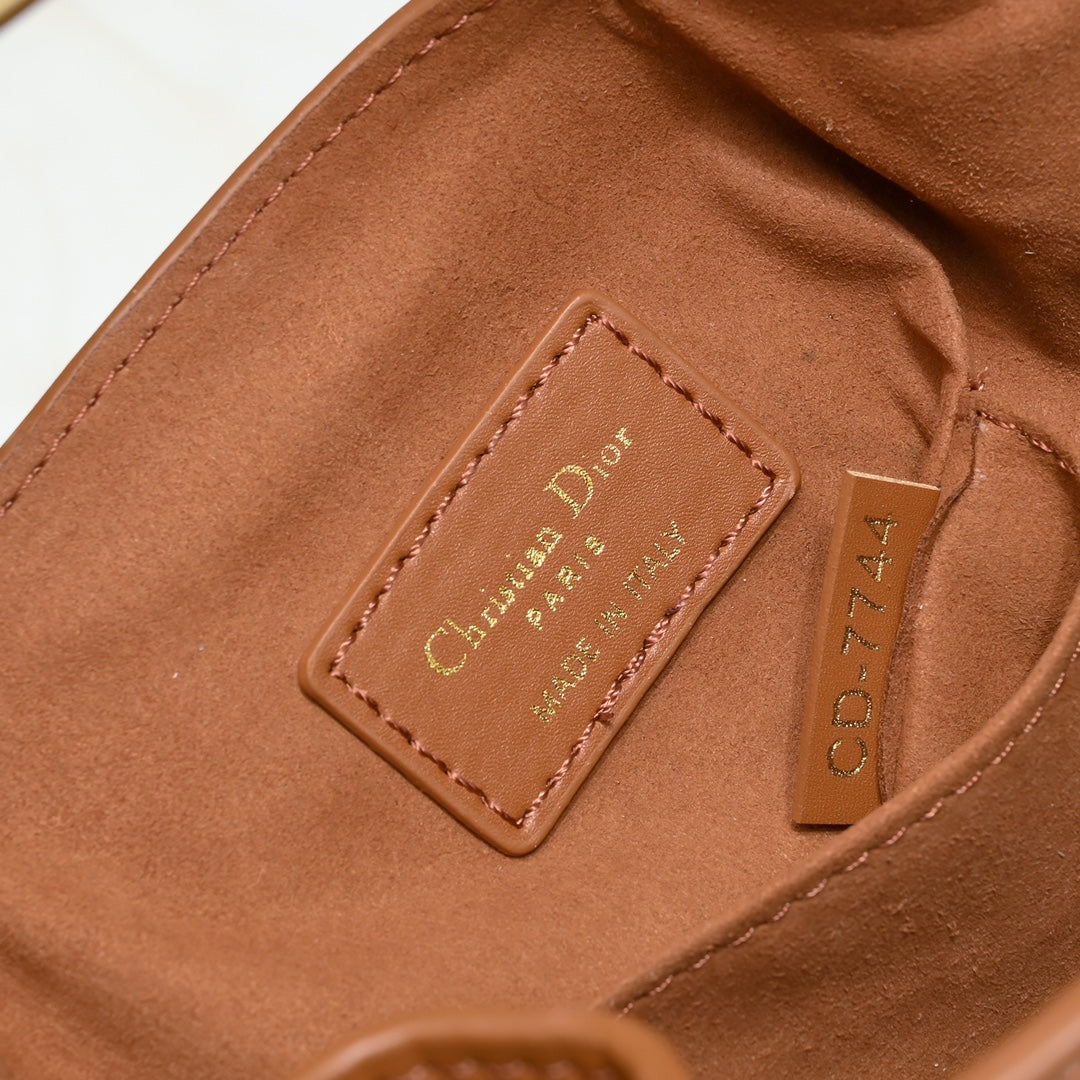 2XD370BDE Stylish leather bag 