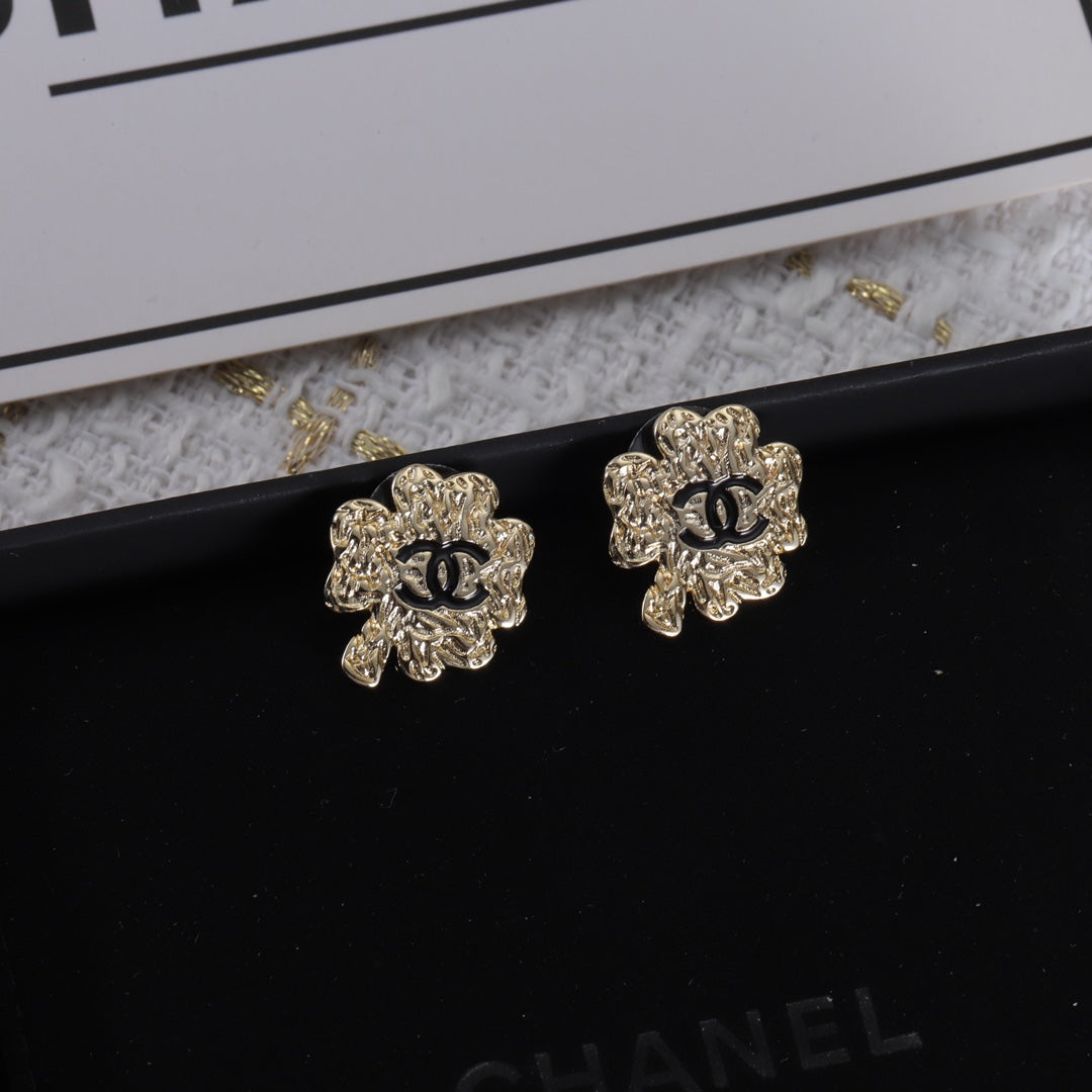 14C12EDE Stylish Earrings