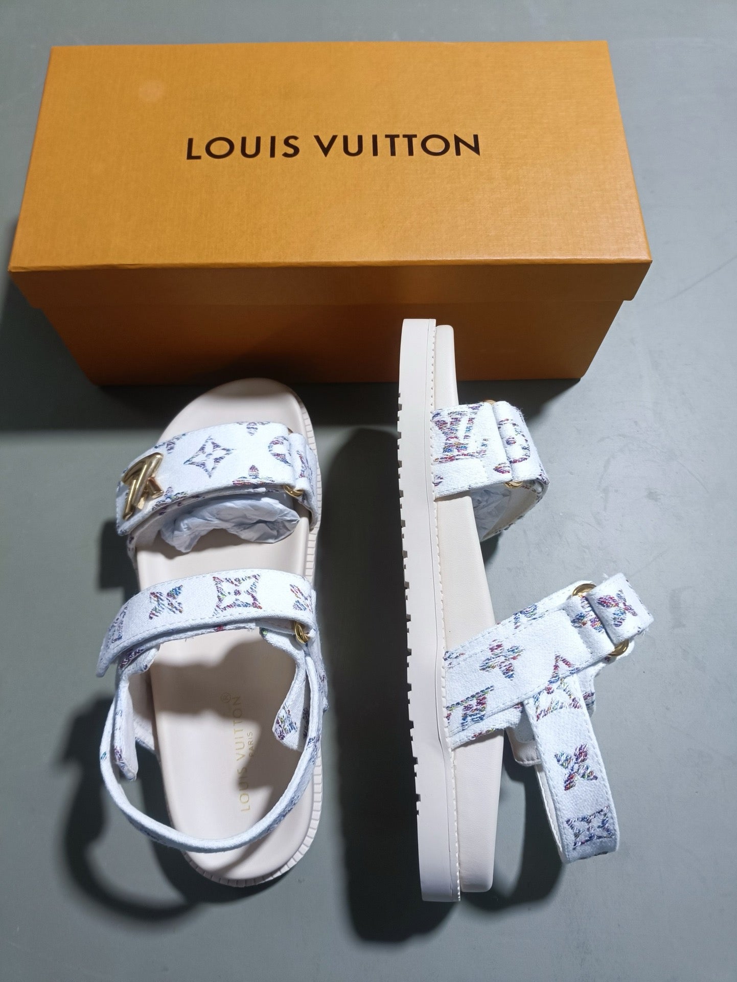 5LE211ZDE Stylish sandals