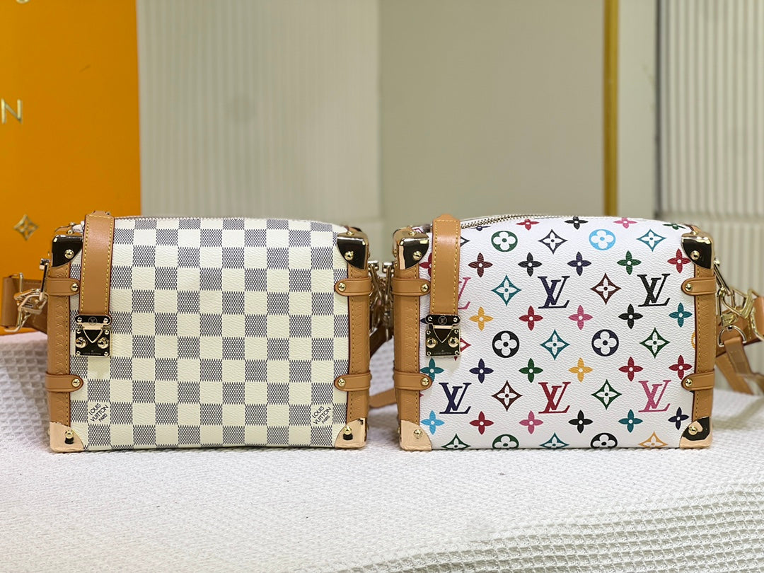 155NE18BDE Stylish leather bag