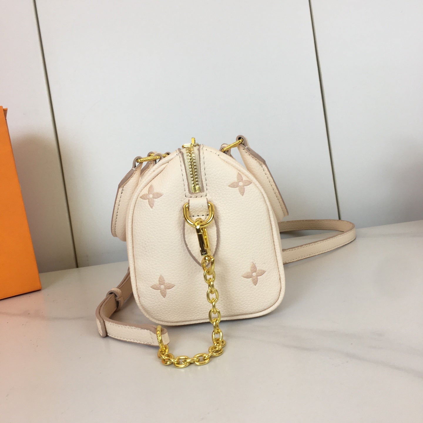 175NE9BDE Stylish leather bag