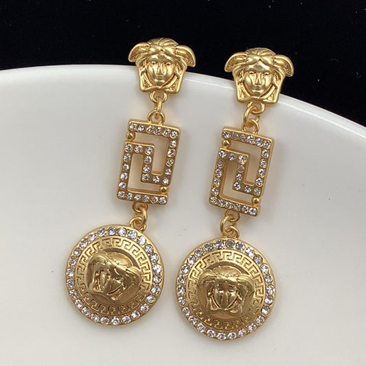 3V68EDE Stylish Earrings