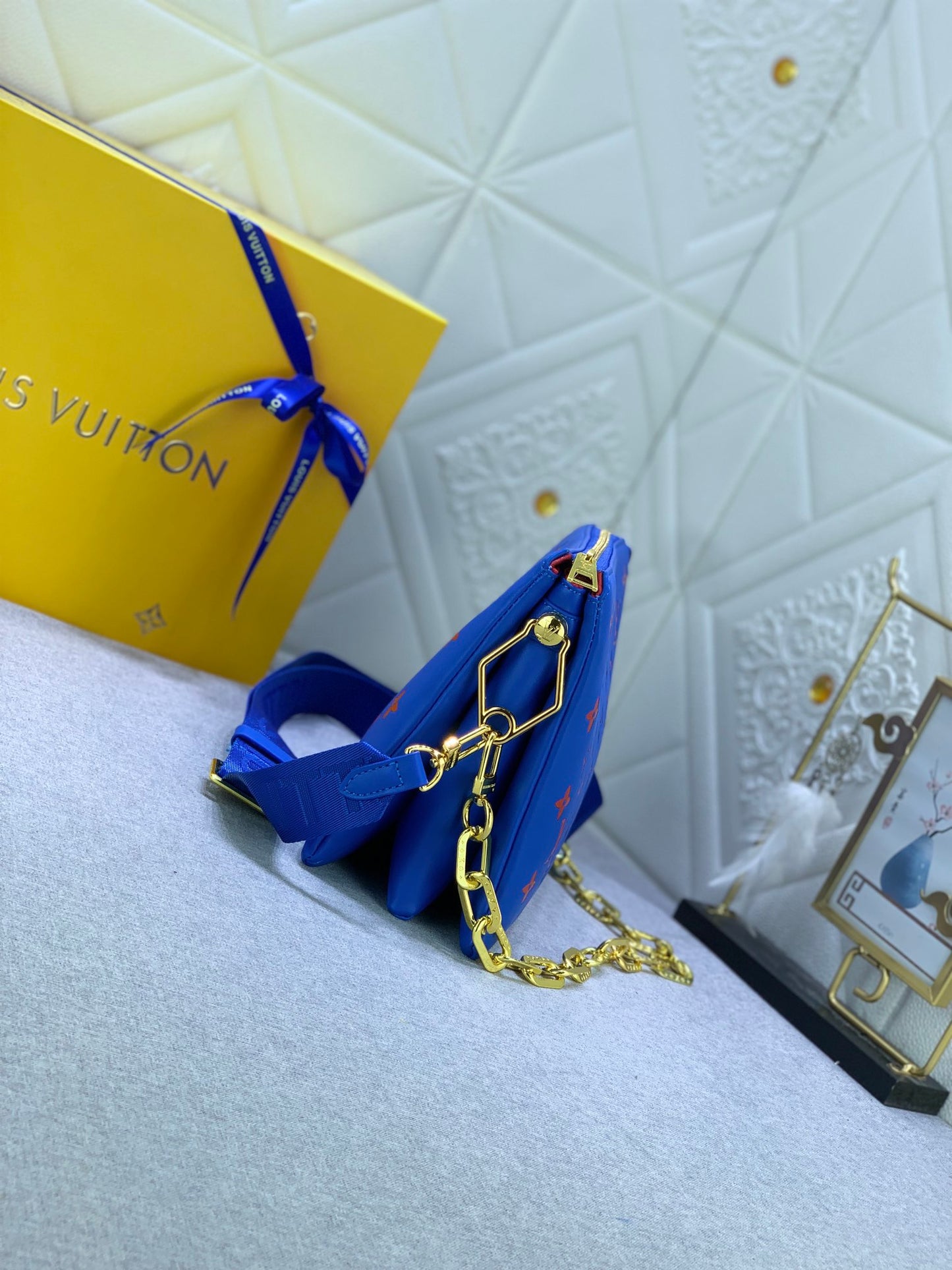 2XE39BDE Stylish leather bag 