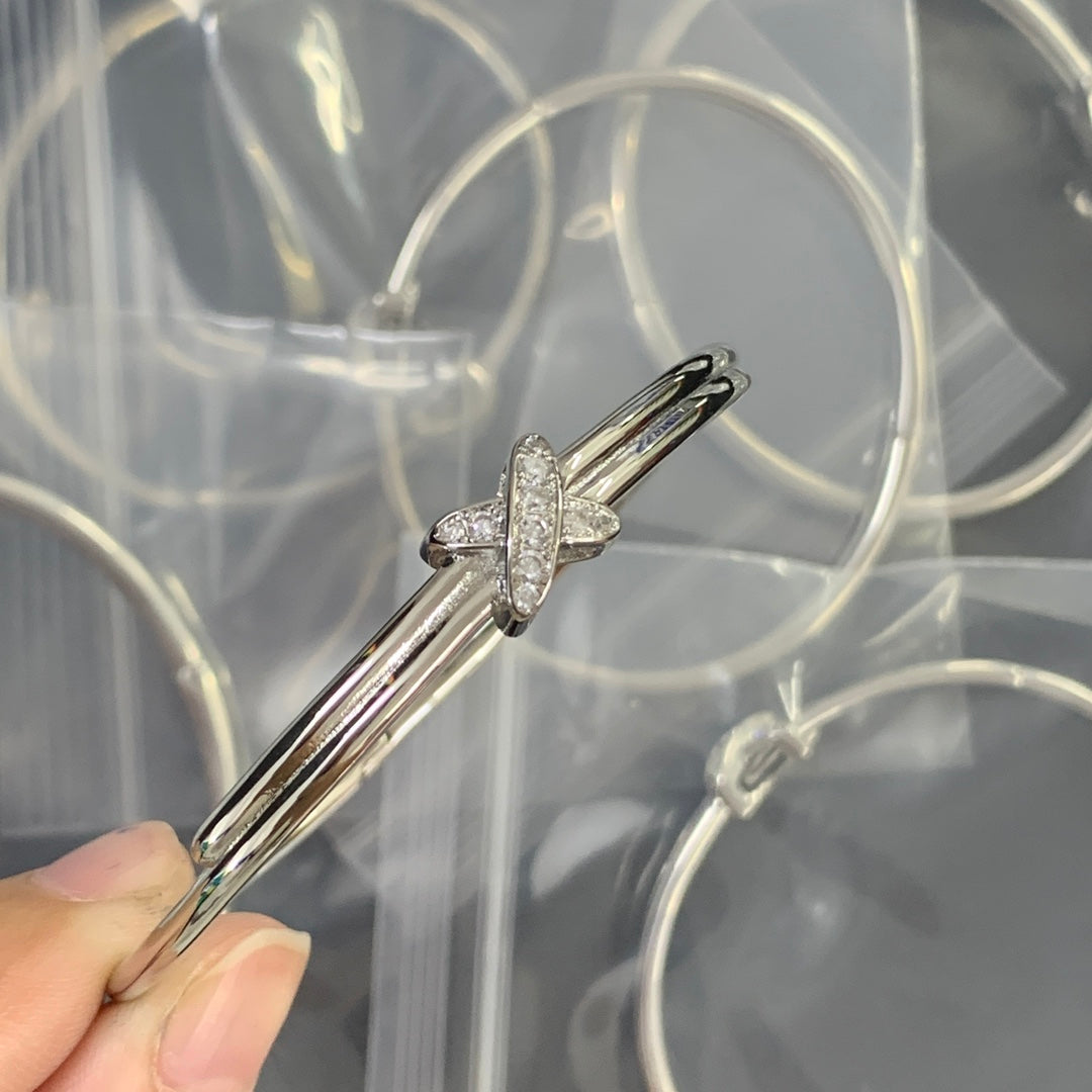 84A32KDE Stylish Bracelets