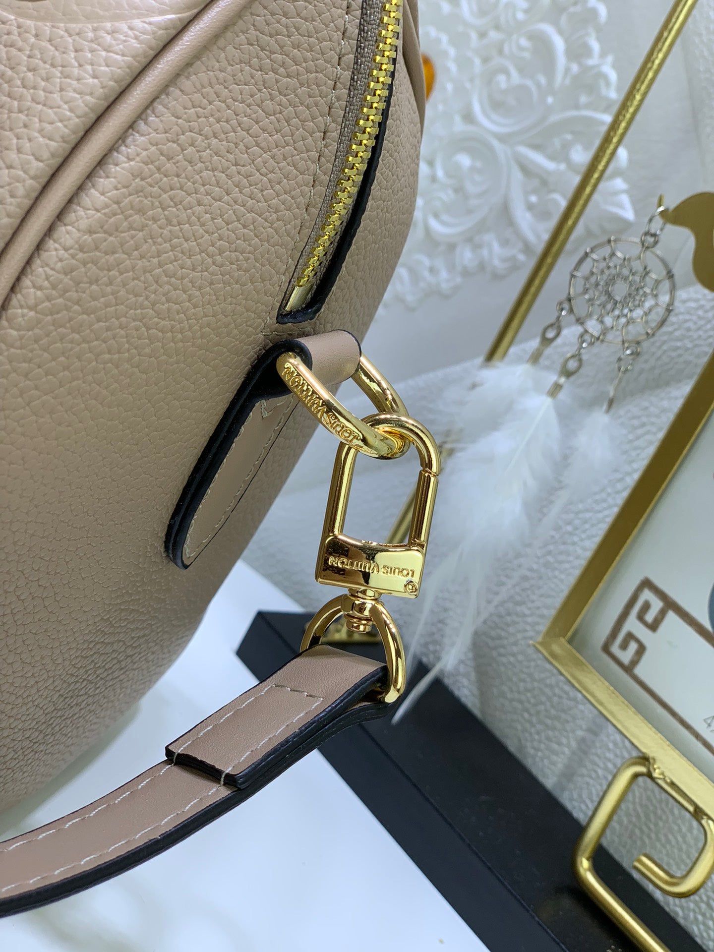 2XE138BDE Stylish leather bag 