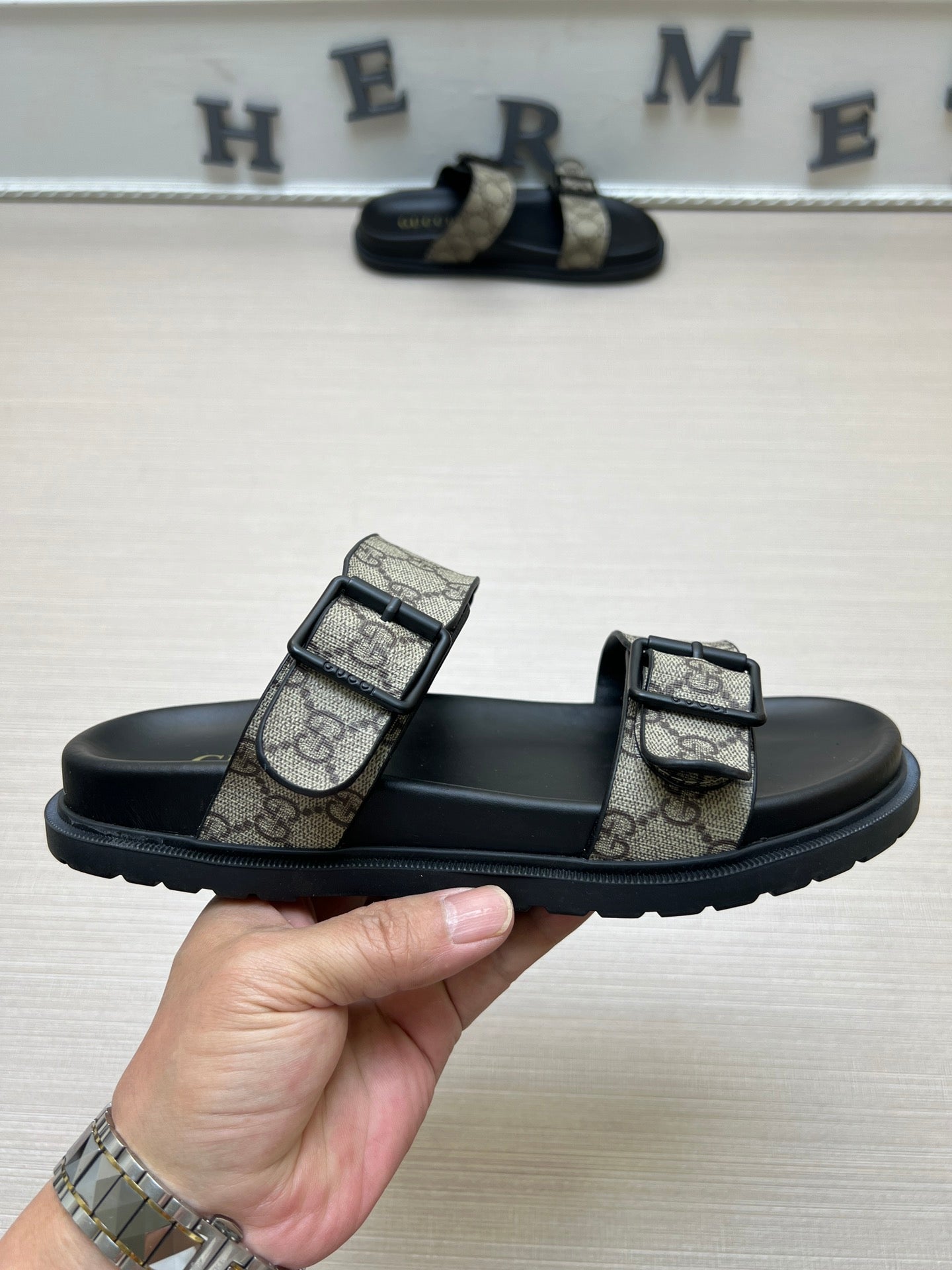 54B90ZDE Stylish slippers