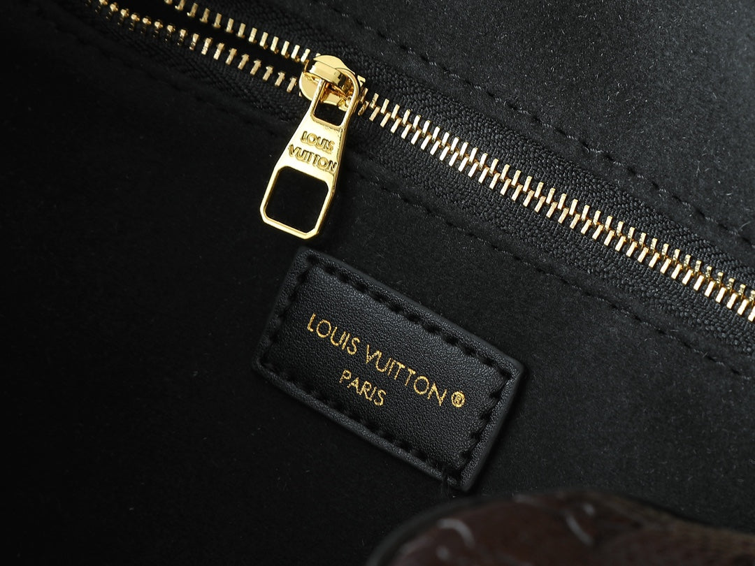 15RE52BDE Stylish leather bag