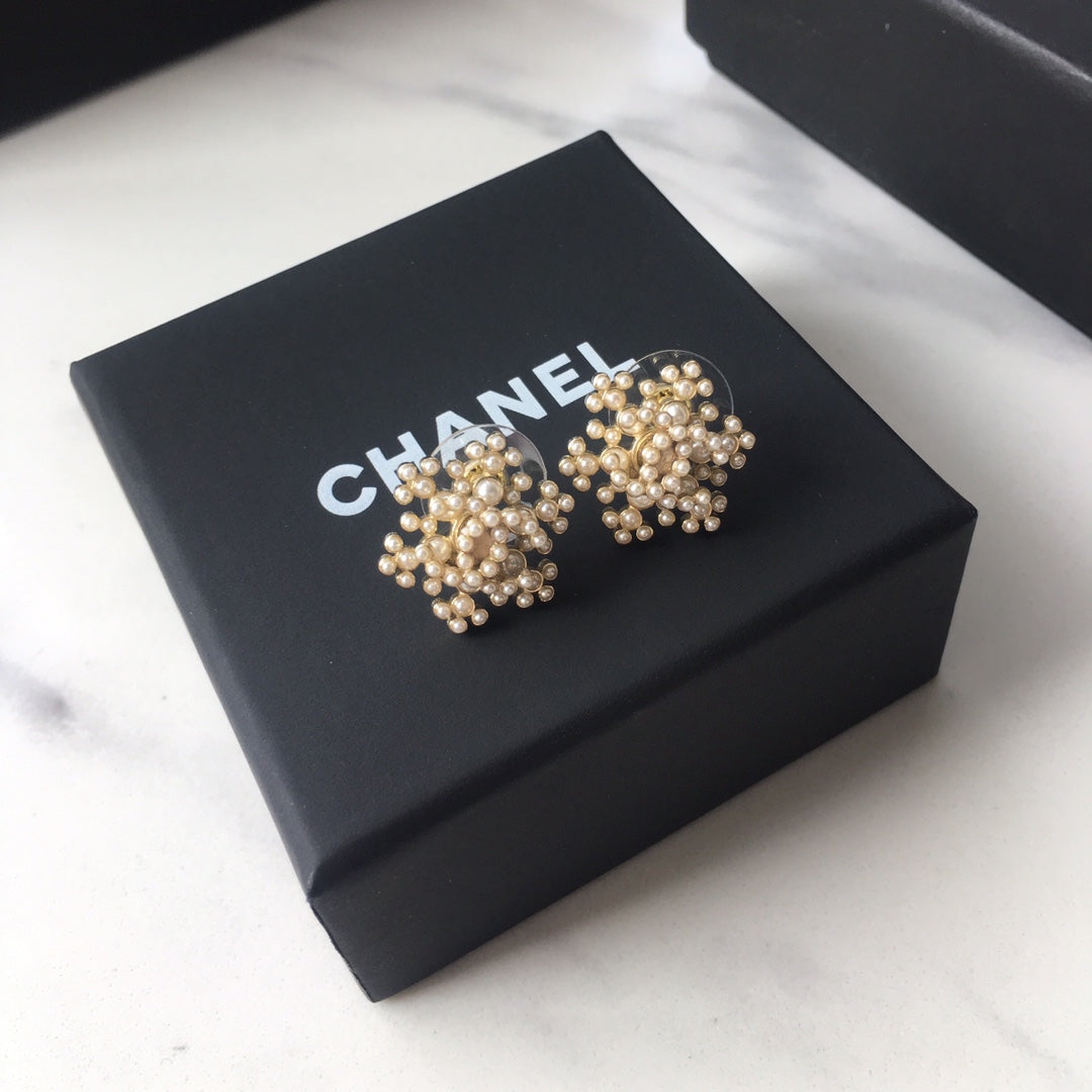 14C53EDE Stylish Earrings