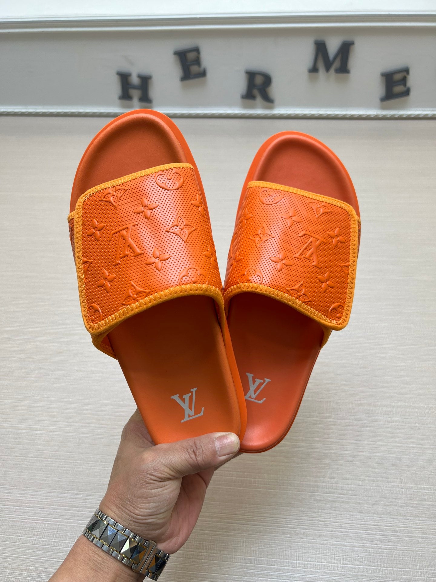 54E112ZDE Stylish slippers