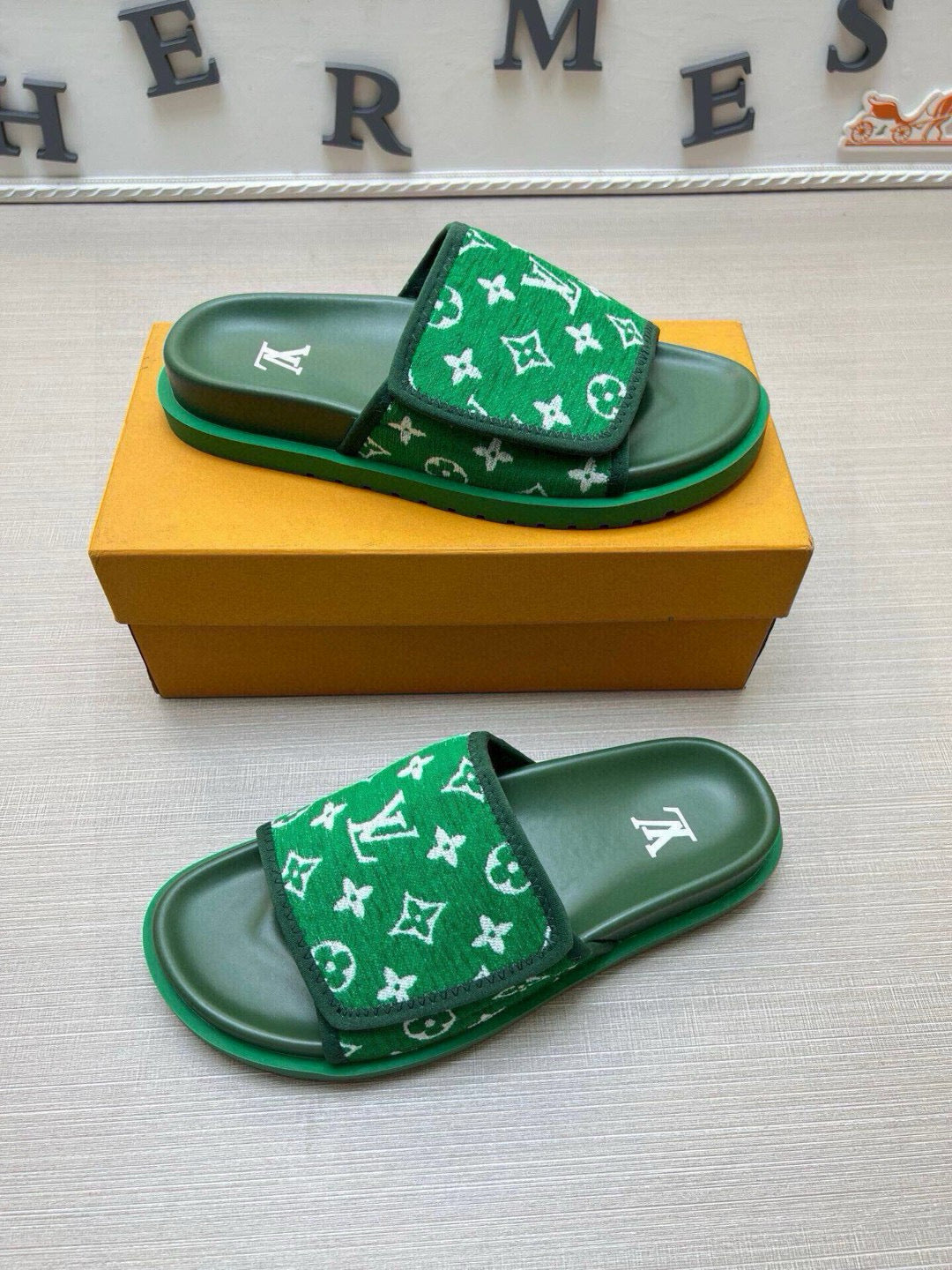 5QE4ZDE Stylish Slippers