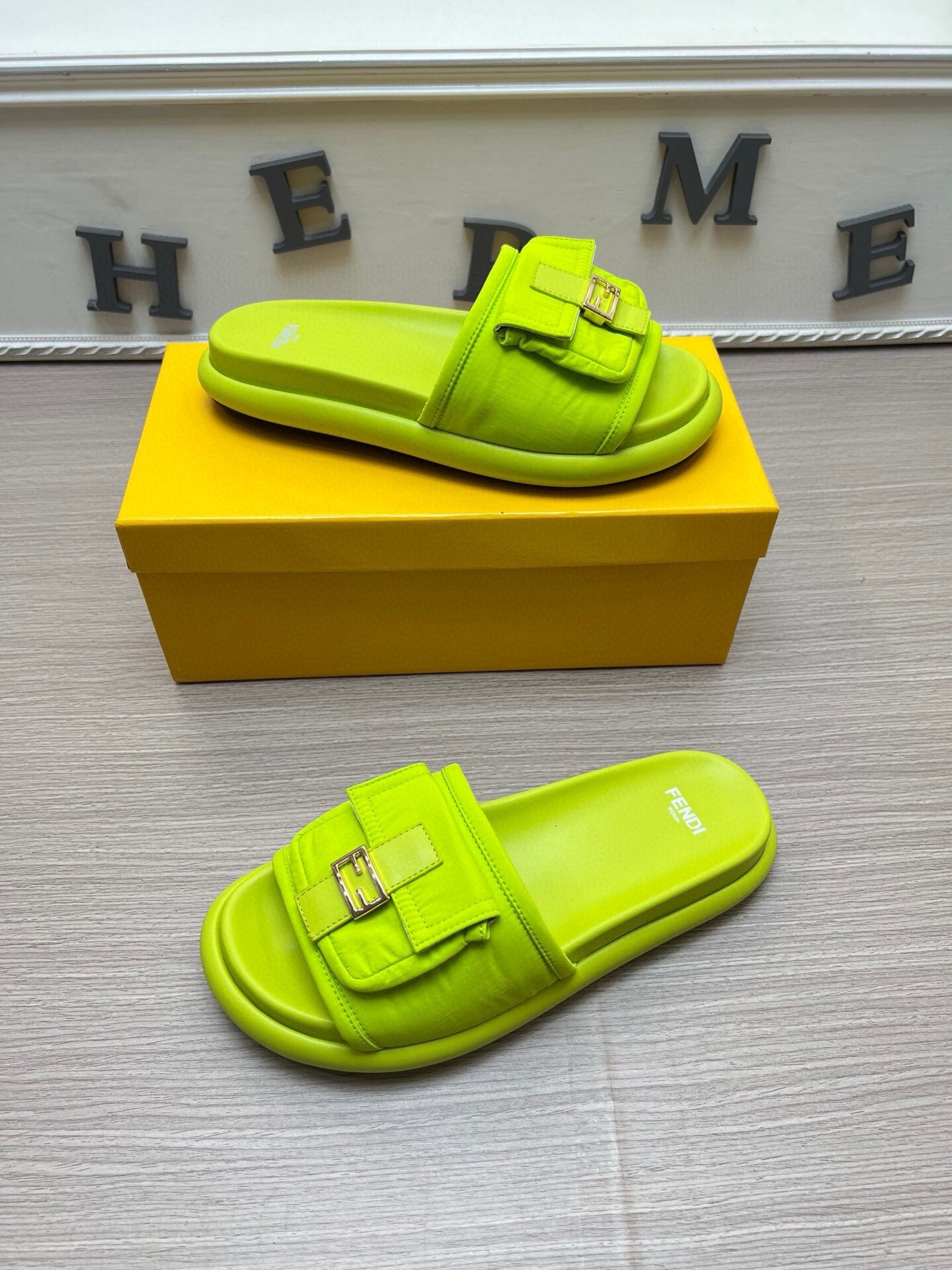 54F125ZDE Stylish slippers