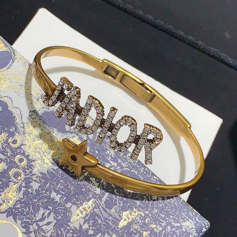 3D505KDE Stylish Bracelets