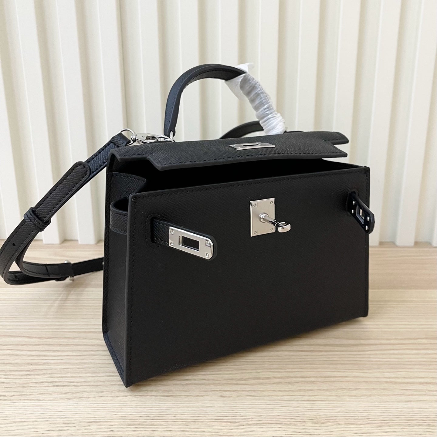 2WH27BDE Stylish leather bag