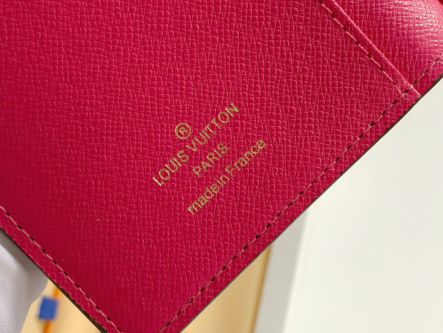 1XE73BDE Stylish leather wallets with package