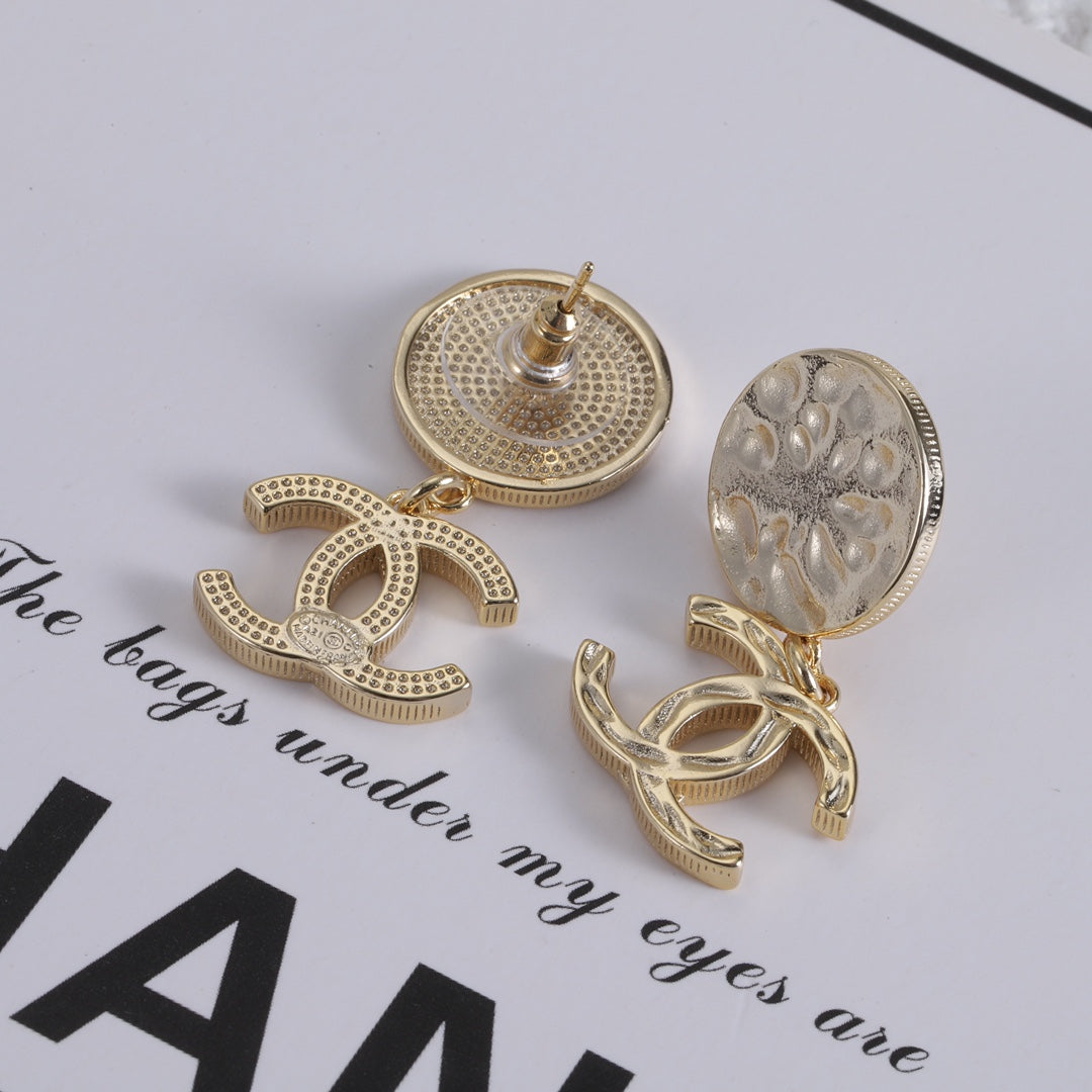 15QC7EDE Stylish Earrings
