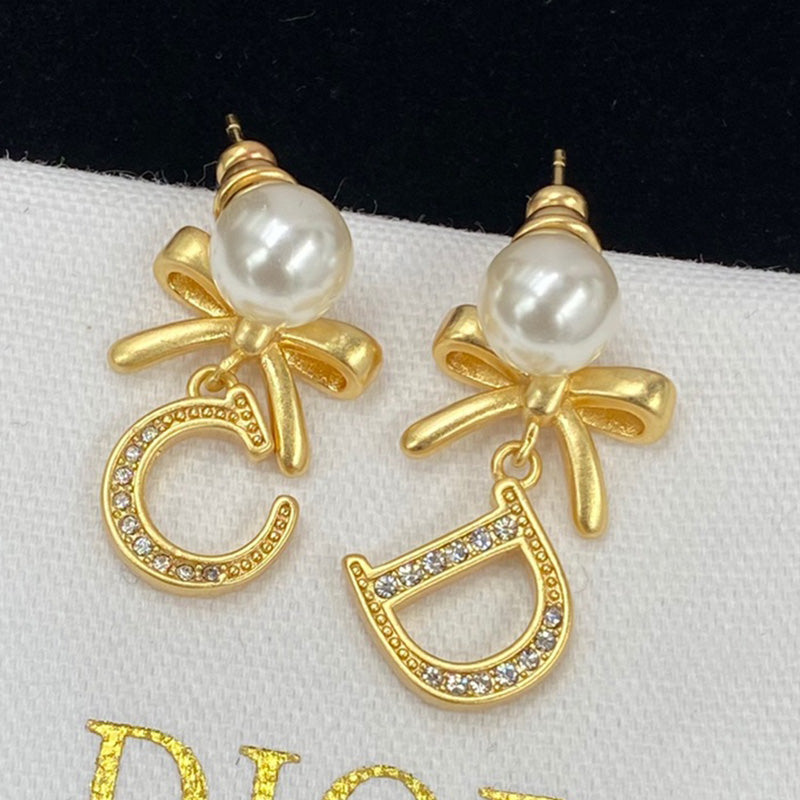 1YD201EDE Stylish Earrings