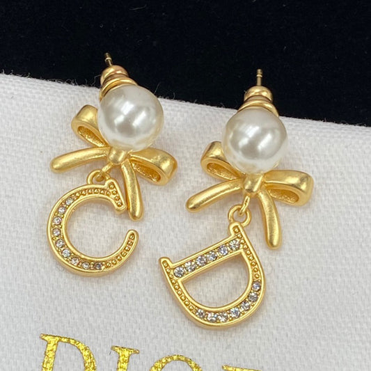 1YD201EDE Stylish Earrings