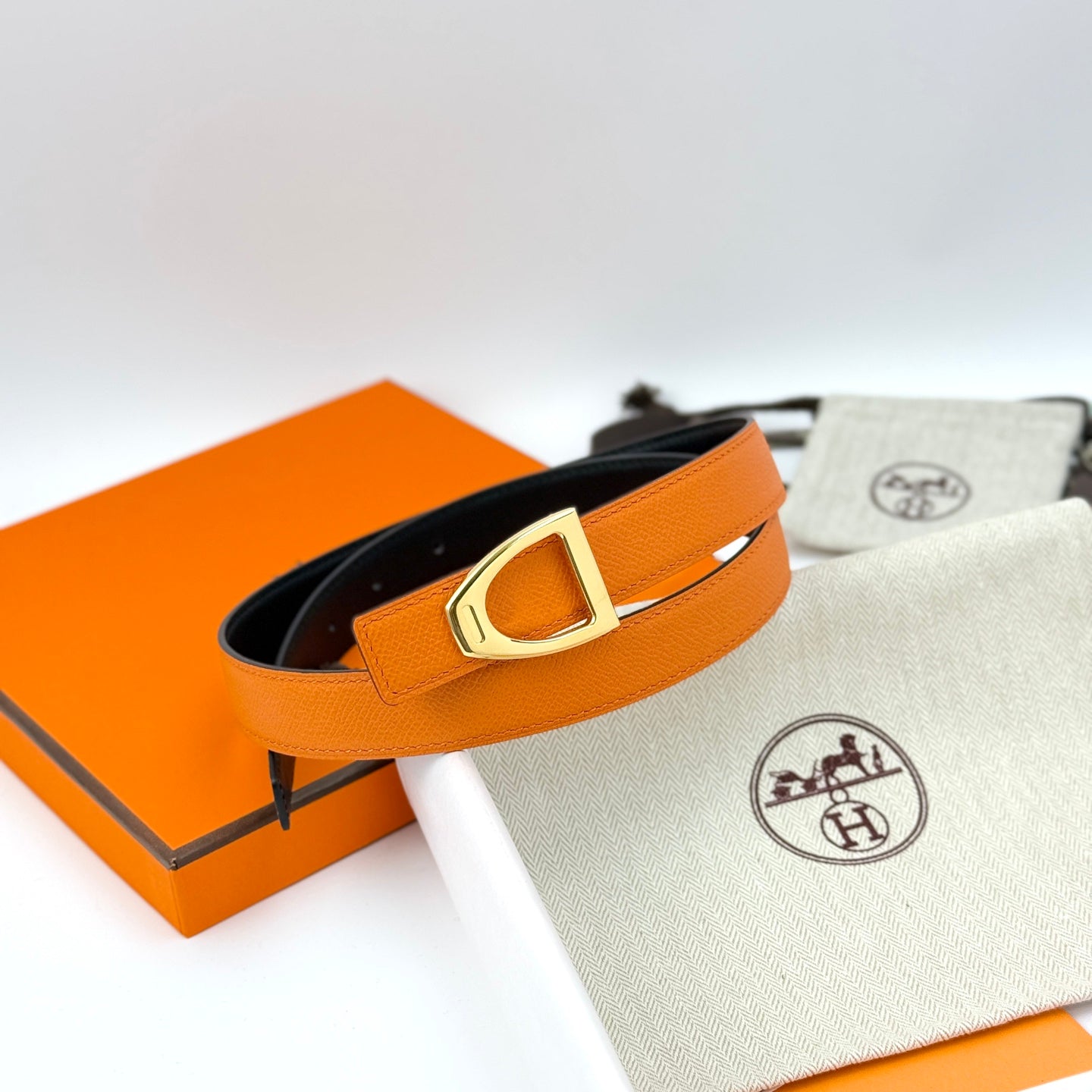 155RH233PDE Stylish  High quality belt With full package