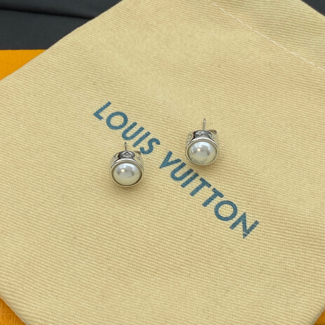 14E1022EDE Stylish  Earrings