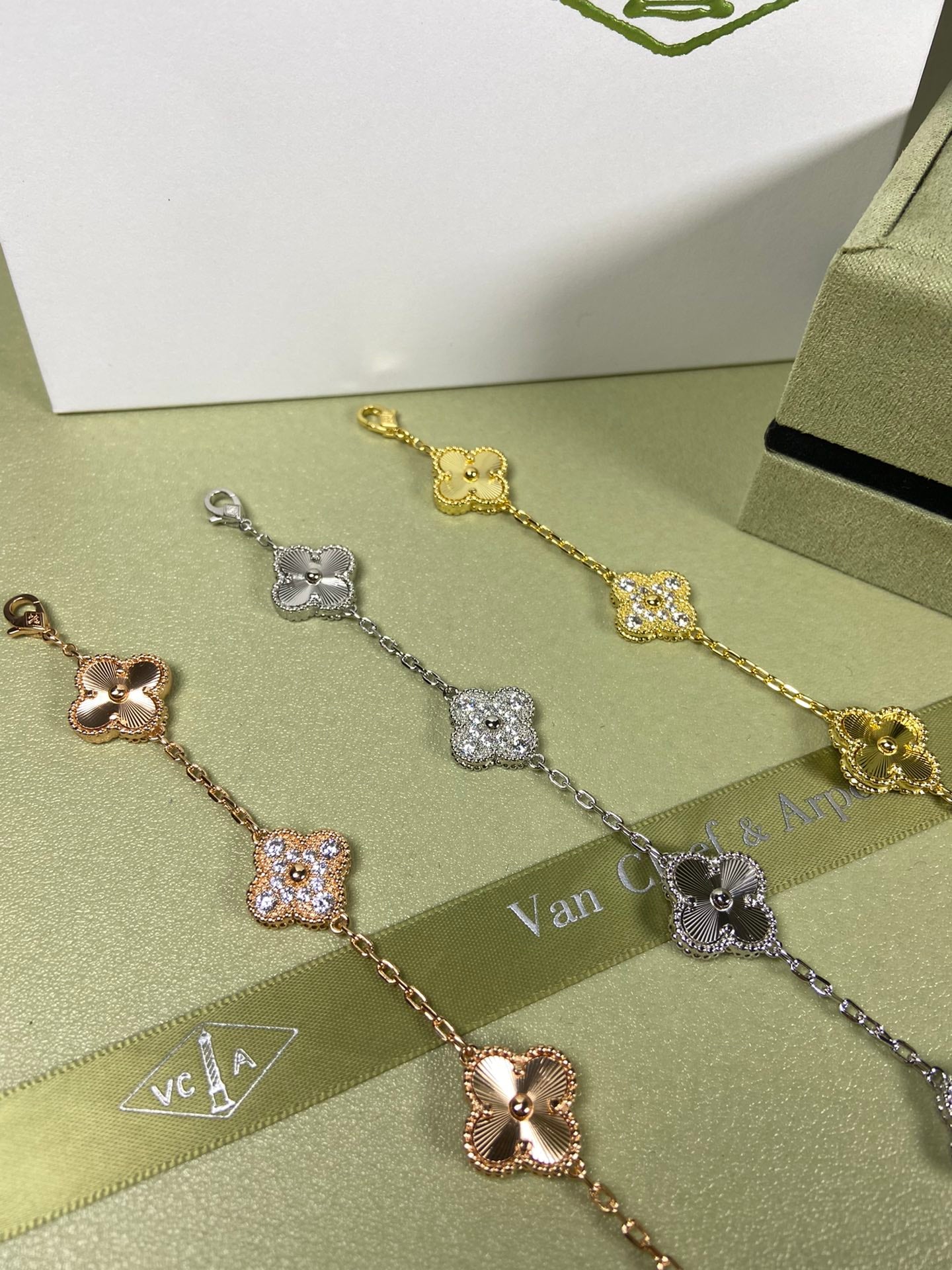 5XVA181KDE Stylish bracelets  5 flowers normal size1.5cm flower