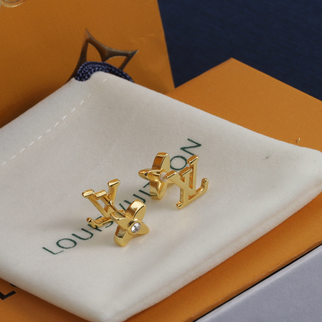 1YE332EDE Stylish Earrings