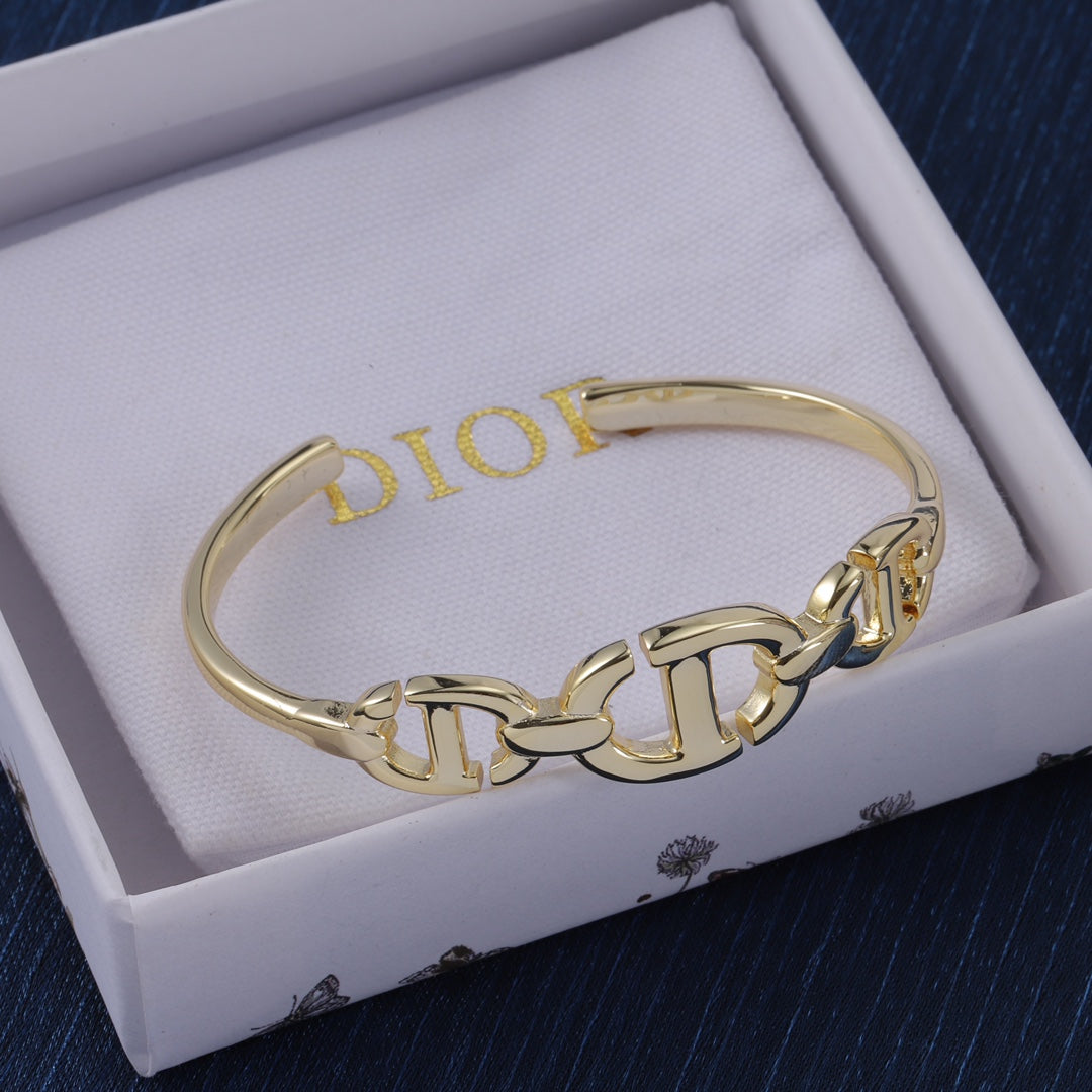 14D1067KDE Stylish Bracelets