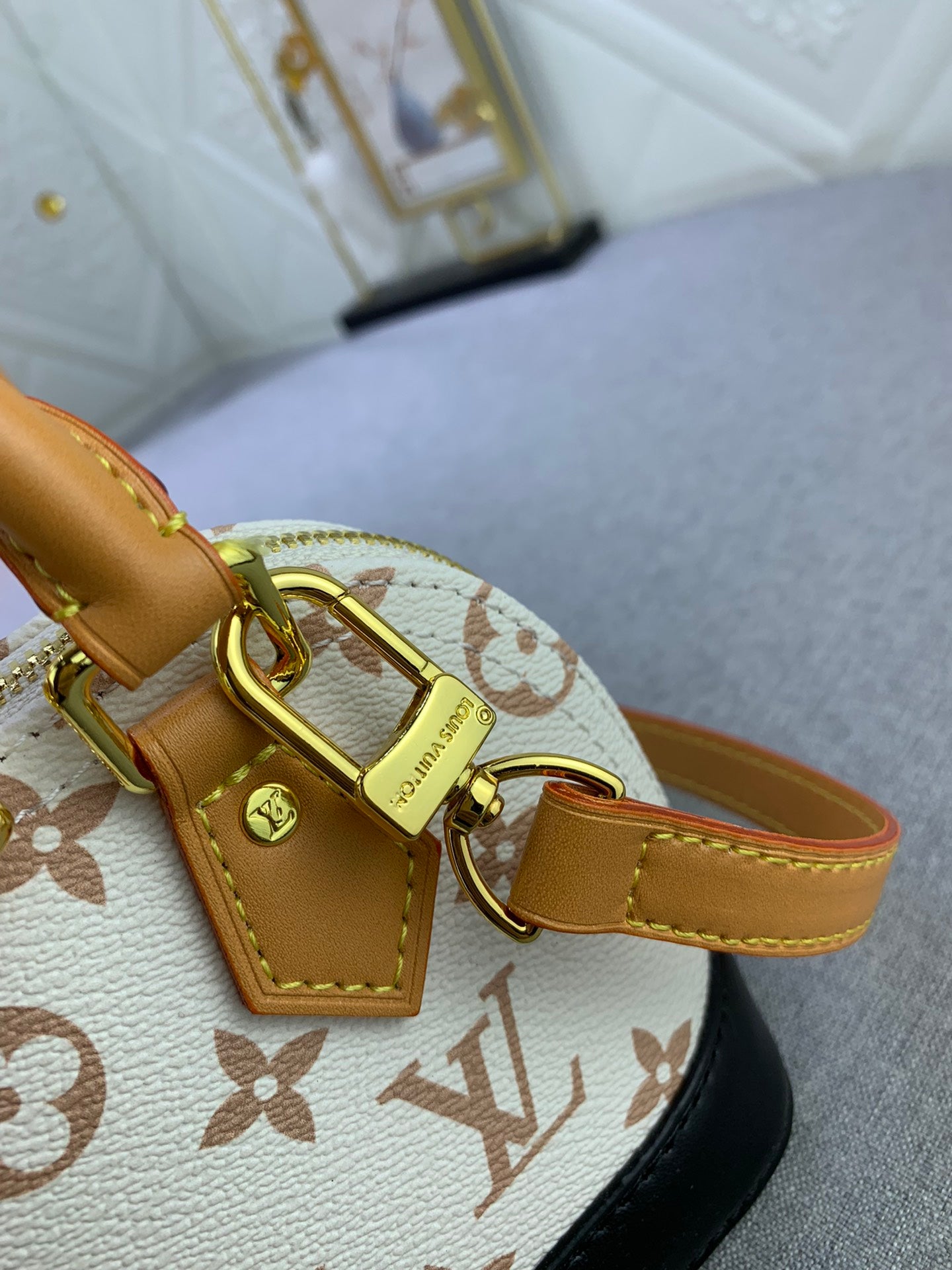 2XE336BDE Stylish leather bag 