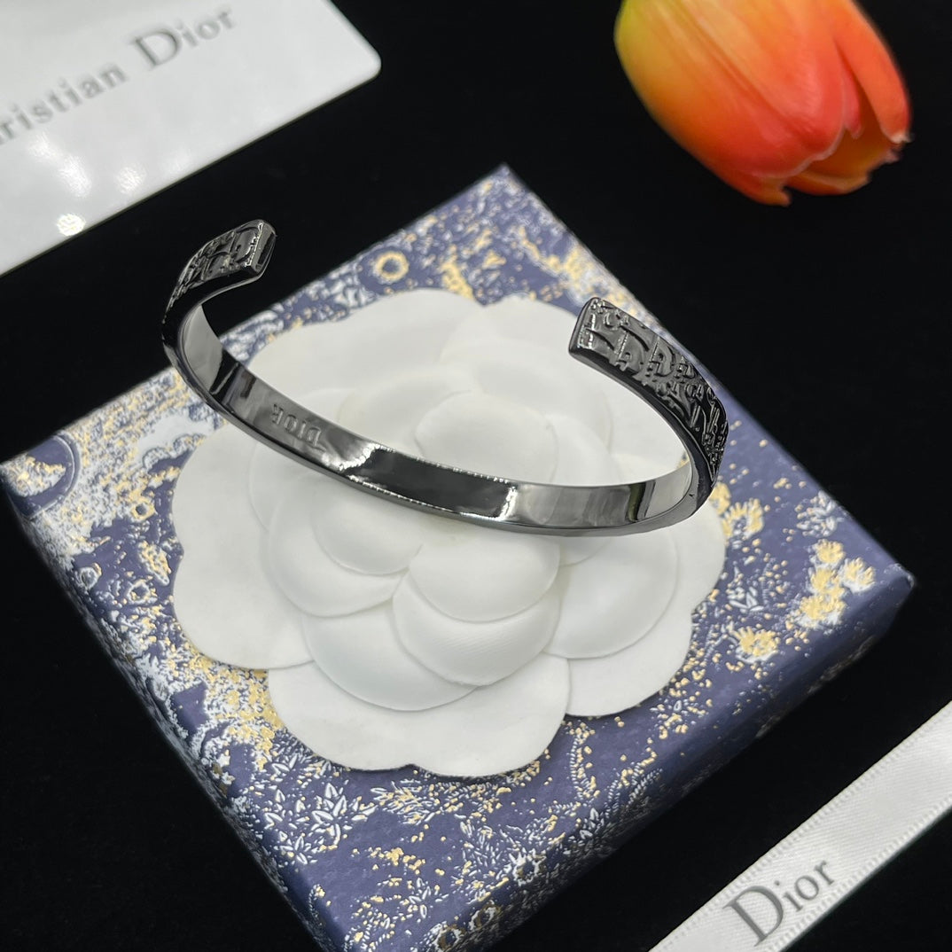 14D672KDE Stylish Bracelets