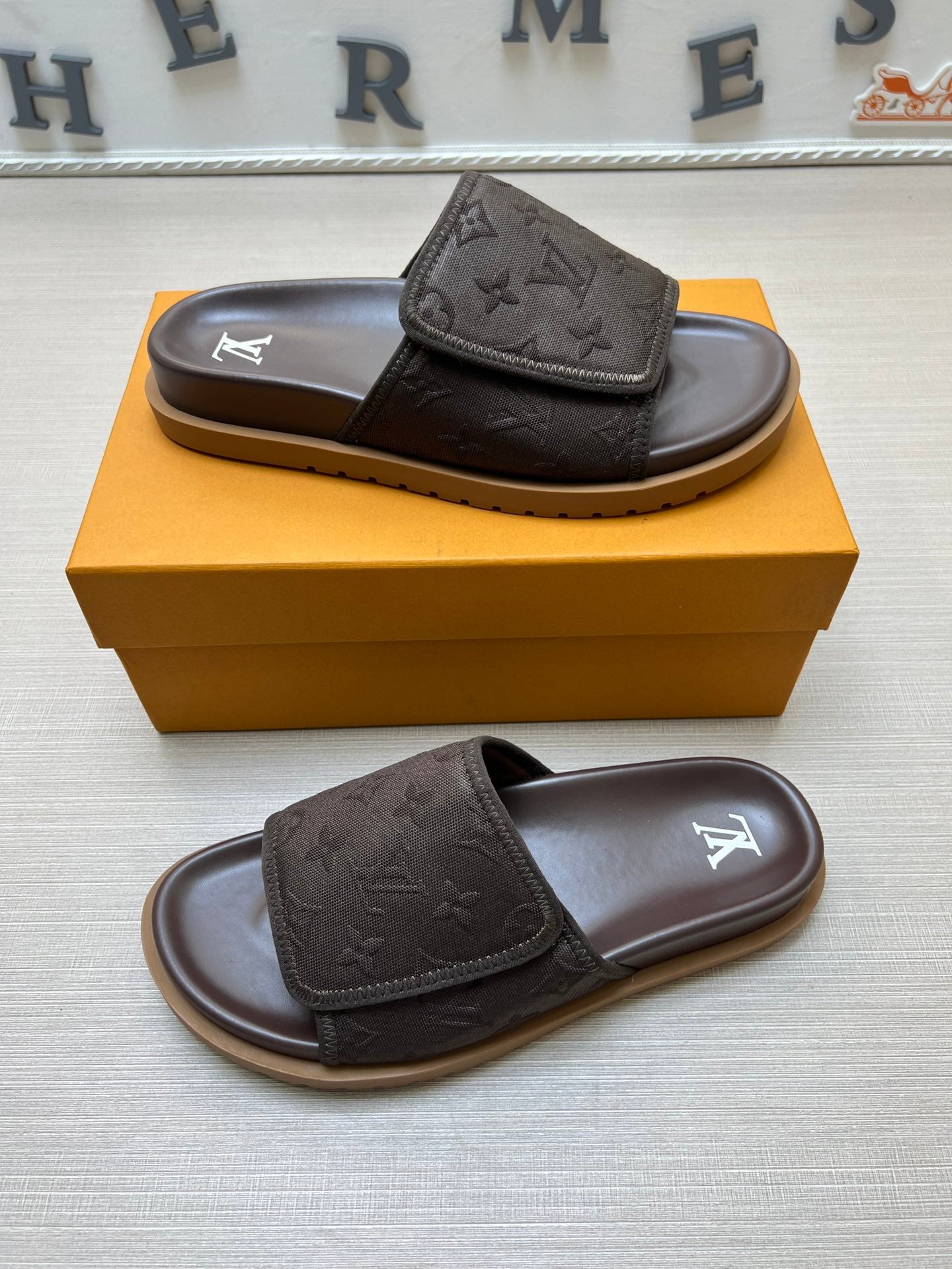 54E14ZDE Stylish slippers