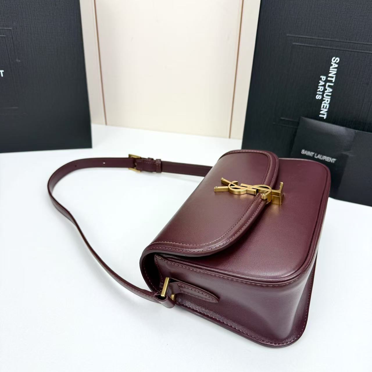 15RSL54BDE Stylish leather bag