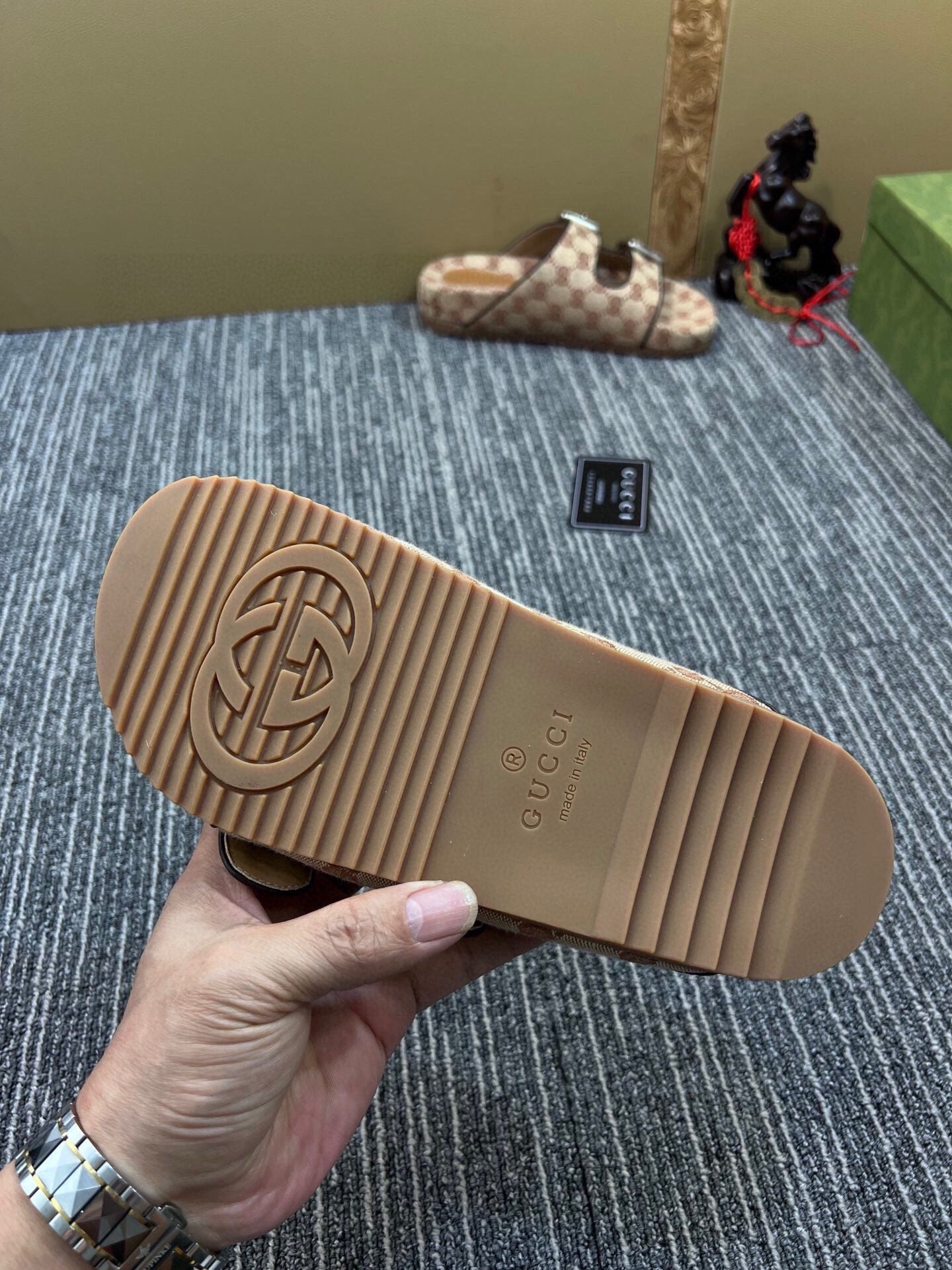 54B123ZDE Stylish slippers