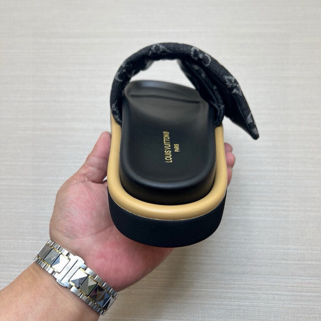 5QE7ZDE Stylish Slippers