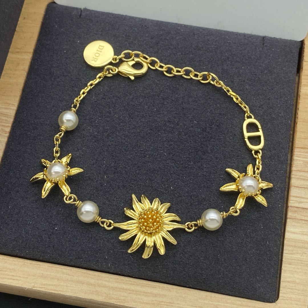 165ND10XDE Stylish Bracelets