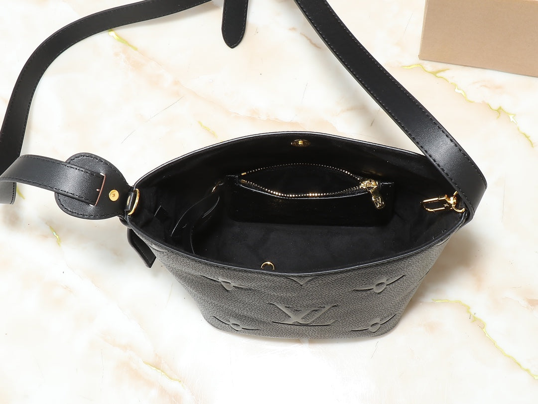 2WE3BDE Stylish leather bag