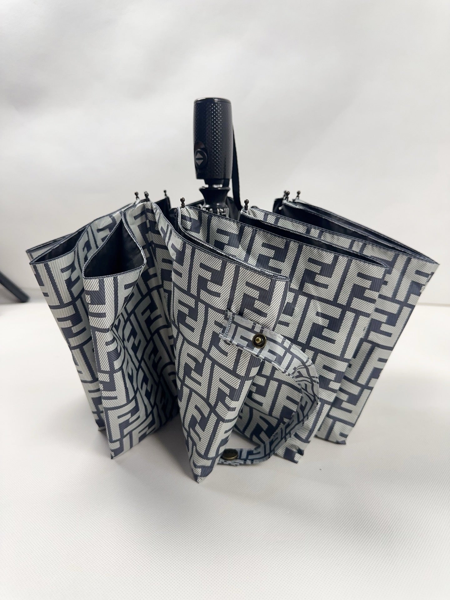 15RF99SDE Stylish UV resistant umbrella