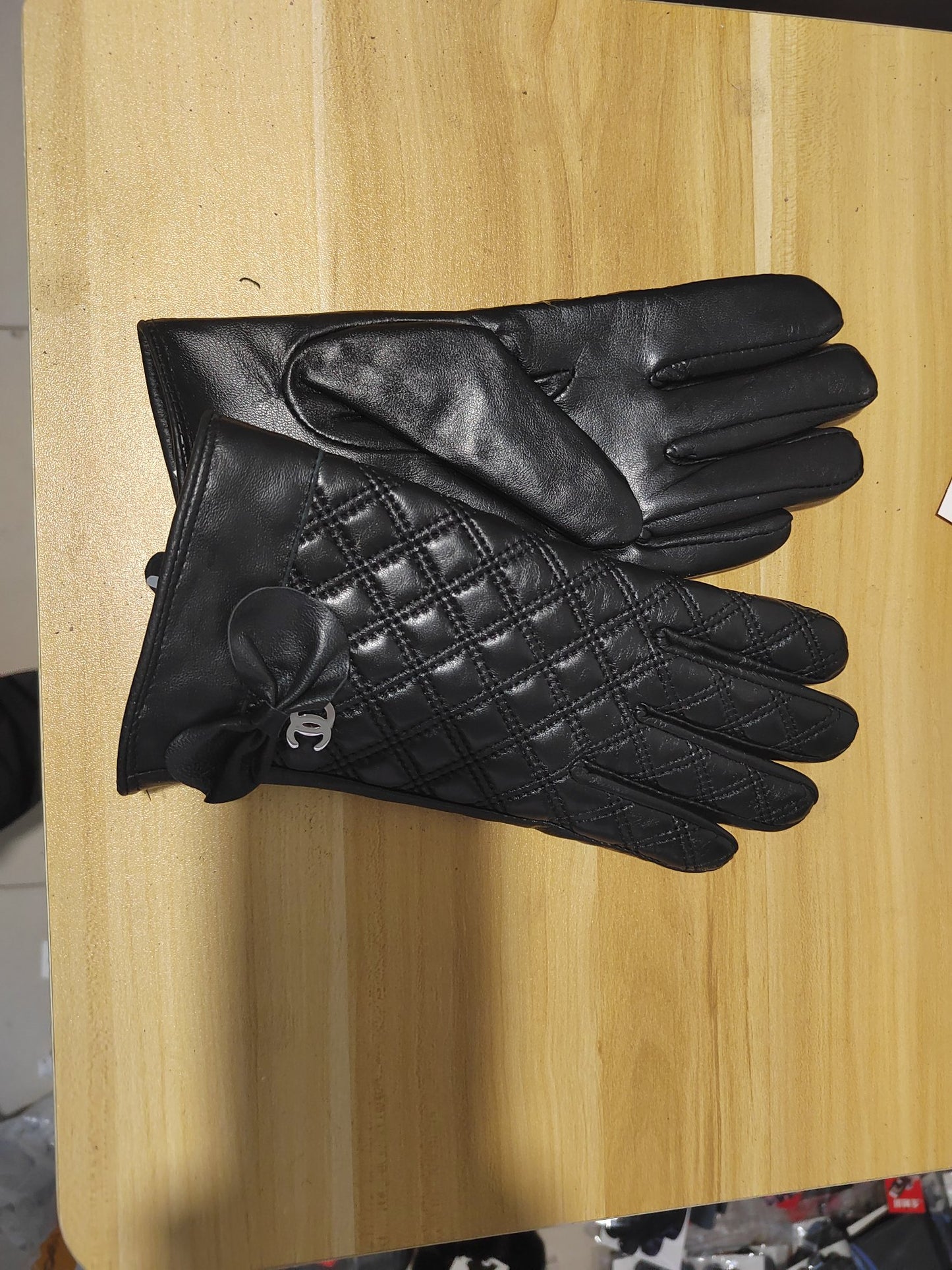 24C79SDE Stylish gloves