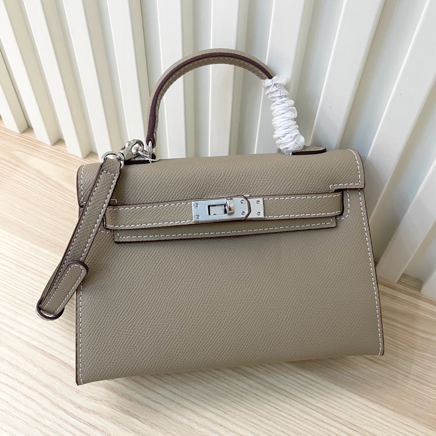 2WH27BDE Stylish leather bag