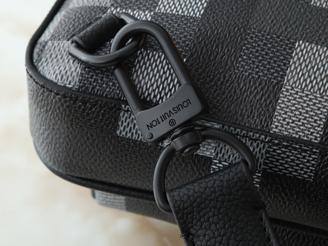 15RE20BDE Stylish leather bag