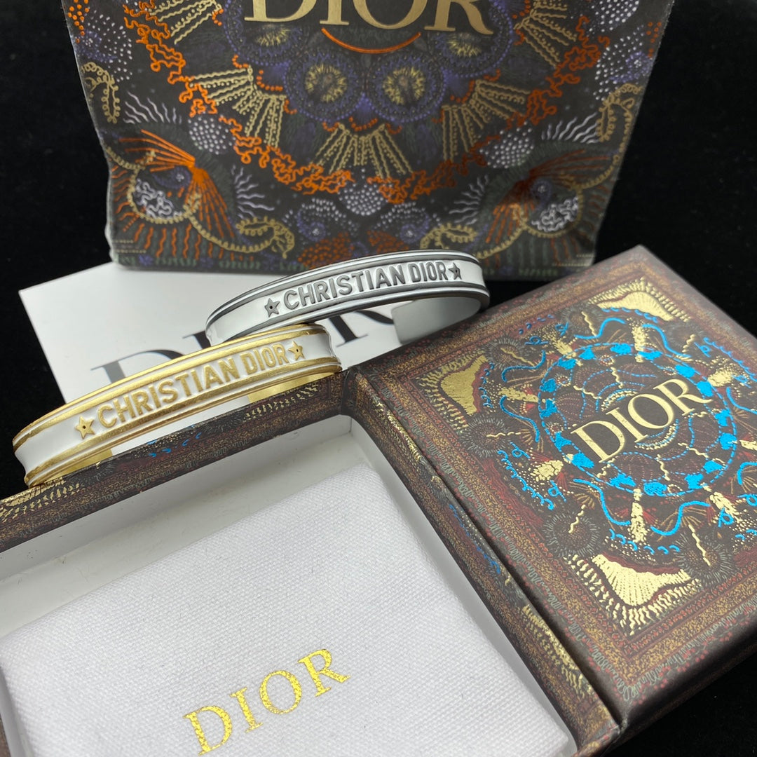 1D72KDE Stylish Bracelets