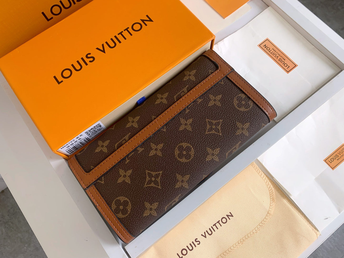 155NE33BDE Stylish leather wallets