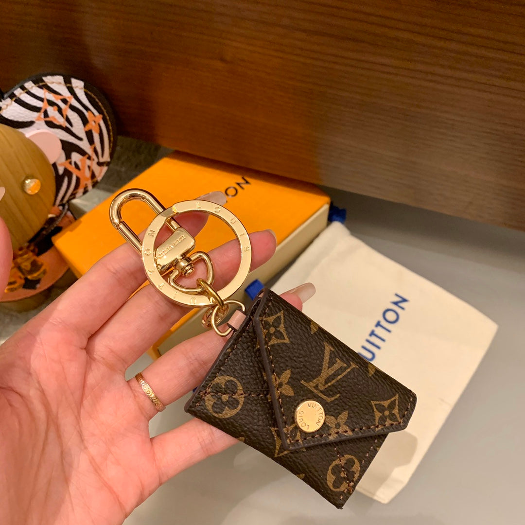1E5ADE Stylish Keychains