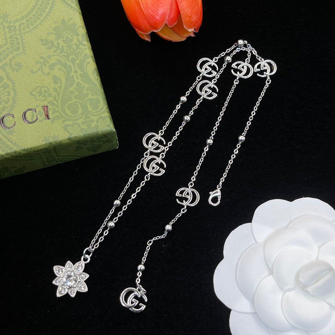 175RB27XDE Stylish Necklaces .